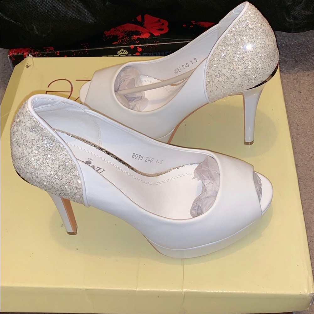 Heels - Picture 4 of 6